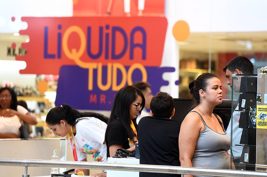 Lojas de shopping em promoções após o natal. Brasília (DF) 10.01.2020 - Foto: José Paulo Lacerda