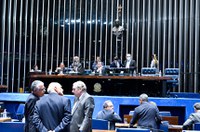 Senado aprovou autoridades, PEC e projetos nesta terça-feira