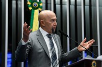 Abolição da escravatura no Brasil foi tardia, diz Confúcio Moura