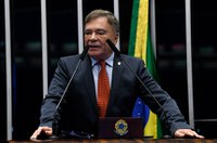 Alvaro Dias defende construção de refinarias para petróleo pesado