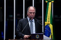 Fernando Bezerra pede investimentos para dinamizar economia de Pernambuco