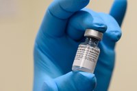 Promulgada lei que autoriza doação de vacinas contra covid a outros países