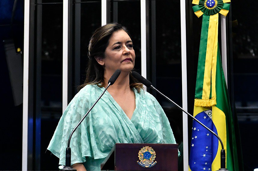 A nova senadora por Alagoas tomou posse nesta terça-feira (24) como primeira suplente do senador licenciado Rodrigo Cunha