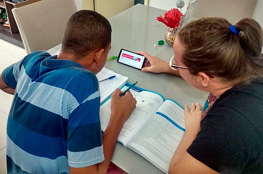 Estudantes dos colégios Léa Leal e Aliomar Baleeiro utilizam ferramentas do Google para compartilhar atividades com os estudantes. Foto: Divulgação/Governo da Bahia