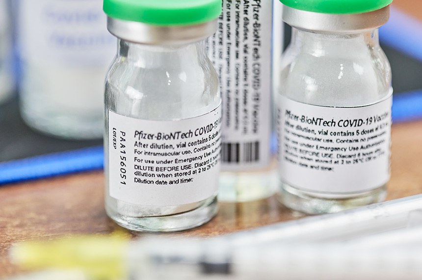  Frasco da vacina da BioNtech/Pfizer contra a Covid-19 usada na Alemanha                              