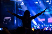 CE pode votar proibição de menores em eventos de 'amplo acesso' com bebidas alcoólicas