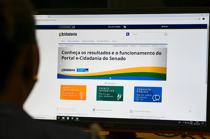 Cidadãos podem usar a internet para sugerir projetos de lei do Senado Federal por meio do e-Cidadania.   Foto: Roque de Sá/Agência Senado