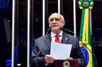 Lasier critica ida de ministros a fórum em Portugal