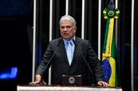 Petecão acusa governador do Acre de retirar máquinas para pressionar prefeitos