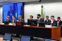 Secretário do Tesouro apresenta números 'otimistas' à CMO; relatório preliminar é entregue