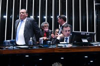 Pacheco convoca sessão do Senado para terça de manhã