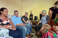 Comissão de Direitos Humanos visita familiares de Genivaldo, assassinado em Sergipe