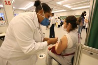 Medida provisória revoga lei que abriu caminho para compra de vacinas