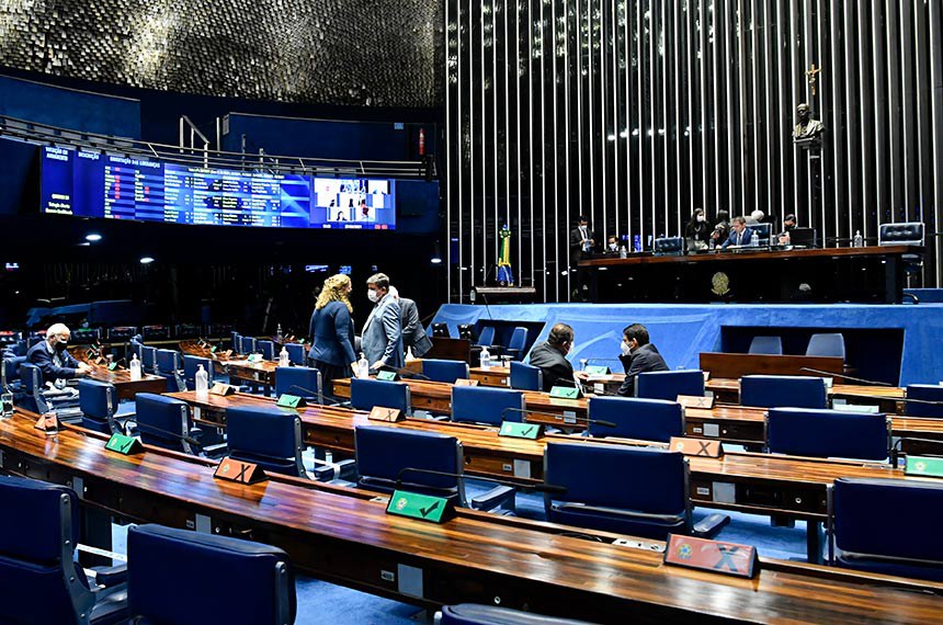 Plenário do Senado Federal durante sessão conjunta do Congresso Nacional (para senadores) destinada à deliberação dos Vetos nºs 4, 14, 18, 19, 20, 22 a 52 de 2021 e dos Projetos de Lei do Congresso Nacional n°s 12, 13 e 15 de 2021.   Geral do plenário.   Mesa:  vice-presidente da Câmara dos Deputados, deputado Marcelo Ramos (PL-AM);  secretário-geral da Mesa do Senado, Gustavo A. Sabóia Vieira.   Foto: Waldemir Barreto/Agência Senado