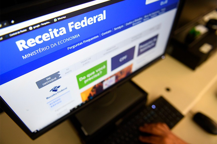 Site da Receita Federal, na página do Minstério da Economia, acessado por computador.  Foto: Marcos Oliveira/Agência Senado