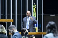 Cai veto de Bolsonaro ao marco da minigeração de energia própria