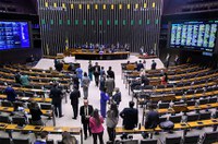 Congresso derruba partes do veto que impedia compensação do ICMS a estados