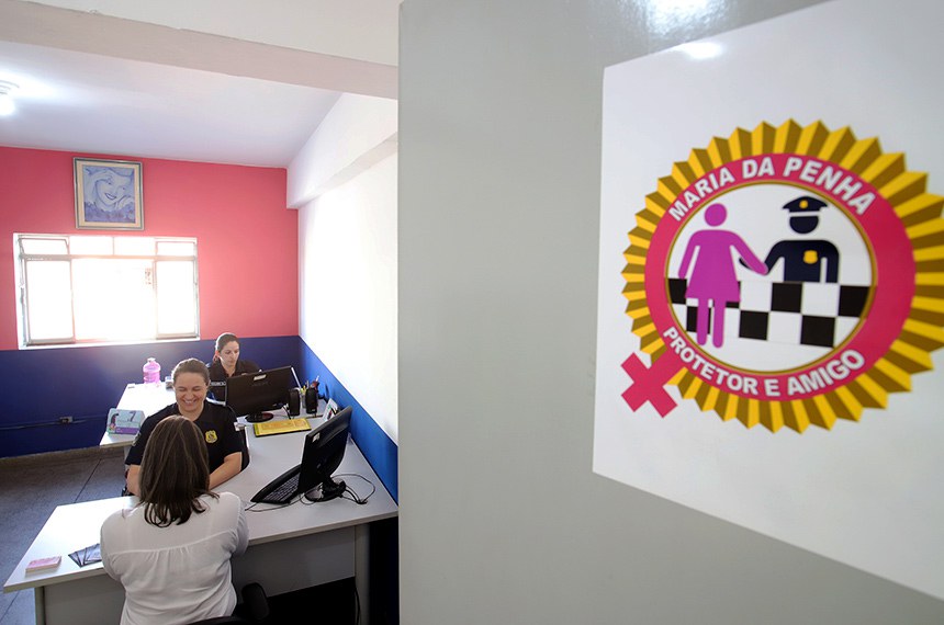 08.03.2019 Cerca de três anos após a sua criação, a Ronda Maria da Penha da Prefeitura de Itaquaquecetuba ganha uma nova “Sala Rosa” para atendimento das mulheres vítimas de violência que possuem medidas protetivas. O serviço começou com cinco vítimas e hoje está com mais de 400 mulheres que contam com a proteção da Guarda Civil Municipal.