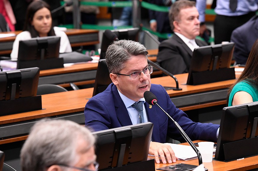 Comissão Mista de Planos, Orçamentos Públicos e Fiscalização (CMO) realiza reunião deliberativa. Na pauta, PLN 2/2020, que promove alterações na Lei Orçamentária Anual (LOA), o PLN 3/2020, que abre crédito de R$ 6,5 milhões para o Ministério da Saúde, e o PLN 4/2020, que trata da regulamentação do orçamento impositivo. Mesa: relator do projeto de Lei de Diretrizes Orçamentárias (LDO) para 2020, deputado Cacá Leao (PP-BA); vice-presidente da CMO, deputado Dagoberto Nogueira (PDT-MS); presidente da CMO, senador Marcelo Castro (MDB-PI); secretário da CMO, secretário da CMO, Walbinson Tavares de Araújo. Foto: Roque de Sá/Agência Senado