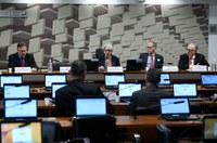 Debatedores pedem mais fiscalização sobre venda direta de pneus