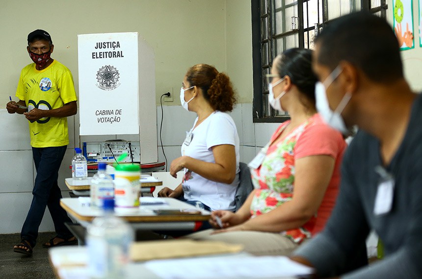 Eleitores de Valparaíso, Goiás, vão ás urnas para as eleições municipais 2020.