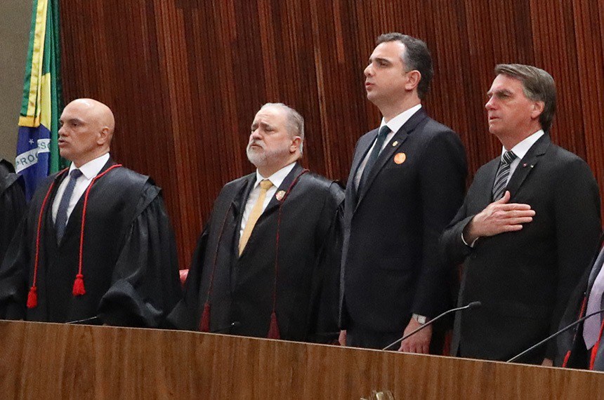 Moraes, Aras, Pacheco e Bolsonaro durante a execução do Hino Nacional