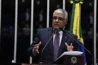 Girão comemora aprovação de requerimento para ouvir Alexandre de Moraes sobre fake news