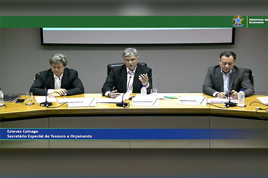 Proposta de Lei Orçamentária foi apresentada pelo secretário do Tesouro e Orçamento, Esteves Colnago (ao centro)