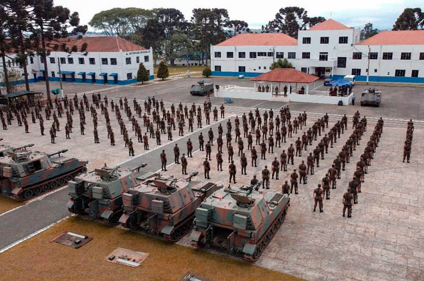 Em novembro de 2020, uma delegação do Exército Uruguaio esteve no 5º GAC AP para avaliar as condições dos M108  Foto:Exército Brasileiro