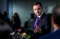 Pacheco apresenta medidas para financiar piso dos enfermeiros