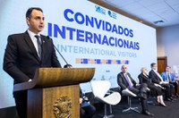 A observadores internacionais, Pacheco reafirma eficiência do sistema eleitoral