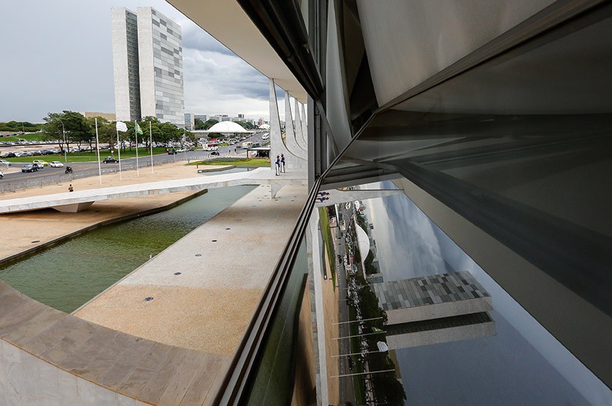 (Brasília - DF, 28/11/2017) Reflexo do Congresso Nacional visto pela janela do Palácio do Planalto. Foto: Marcos Corrêa/PR