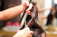 Corte Solidário arrecada cabelo para perucas de mulheres com câncer