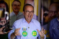 Eleitores definem 12 governadores no 2º turno; Jorginho Mello é eleito em SC
