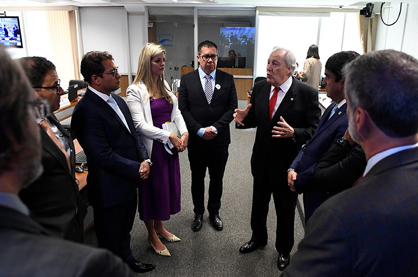 Participam:
advogado criminalista, professor da Universidade de São Paulo (USP), Pierpaolo Cruz Bottini;
ministro do Superior Tribunal de Justiça (STJ), Rogério Schietti Machado Cruz;
vice-presidente da CJNLIMP, advogado, ex-presidente nacional da OAB, Marcus Vinicius Furtado Coêlho;
relatora da CJNLIMP, Fabiane Pereira de Oliveira;
conselheiro do Conselho Nacional de Justiça (CNJ), Luiz Fernando Bandeira de Mello Filho;
professor da Fundação Escola Superior do Ministério Público (FMP), Carlos Eduardo Frazão do Amaral;
advogado criminalista Maurício de Oliveira Campos Júnior;
advogado Fabiano Augusto Martins Silveira;
promotor de Justiça em Minas Gerais, Gregório Assagra de Almeida.