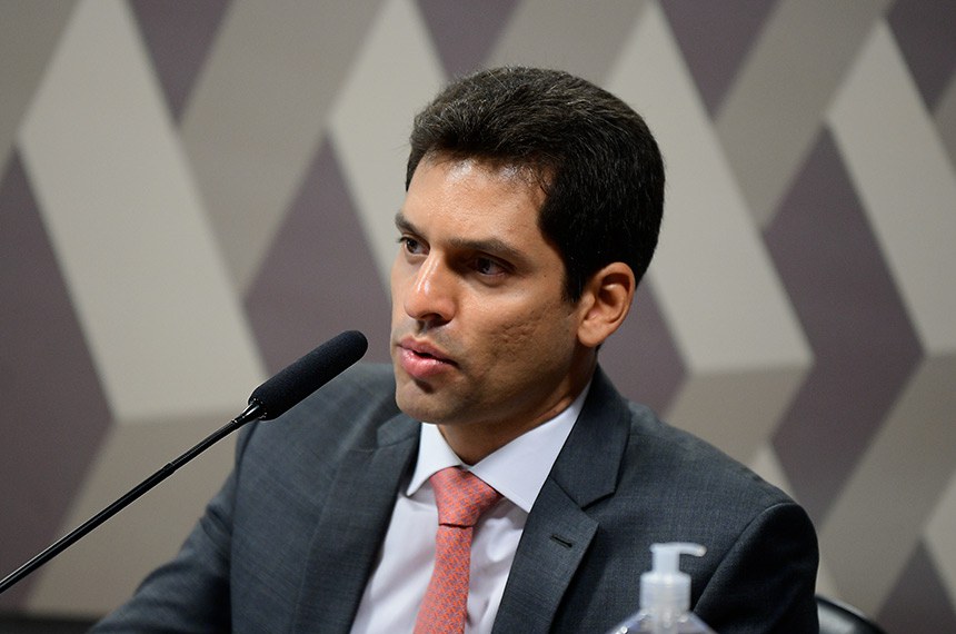 Em pronunciamento, à mesa, indicado para ser reconduzido ao cargo do Conselho Nacional do Ministério Público (CNMP), na vaga reservada ao Senado Federal, Engels Augusto Muniz.