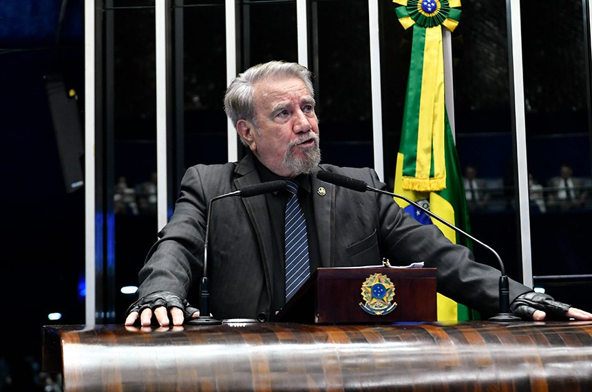 À tribuna, em discurso, senador Guaracy Silveira (PP-TO). 