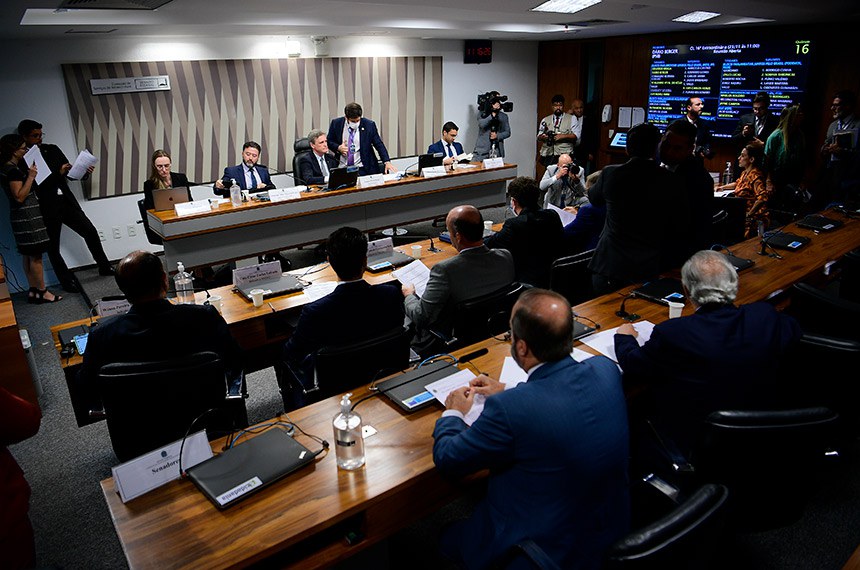 Mesa:
indicada para ser reconduzida ao cargo de diretora do Conselho Diretor da Autoridade Nacional de Proteção de Dados (ANPD), Miriam Wimmer; 
indicado para exercer o cargo de membro do Conselho Diretor da Agência Nacional de Telecomunicações (Anatel), Alexandre Reis Siqueira Freire; 
presidente da CI, senador Dário Berger (MDB-SC);
indicado para exercer o cargo de diretor da Agência Nacional de Transportes Terrestres (ANTT), Felipe Fernandes Queiroz.