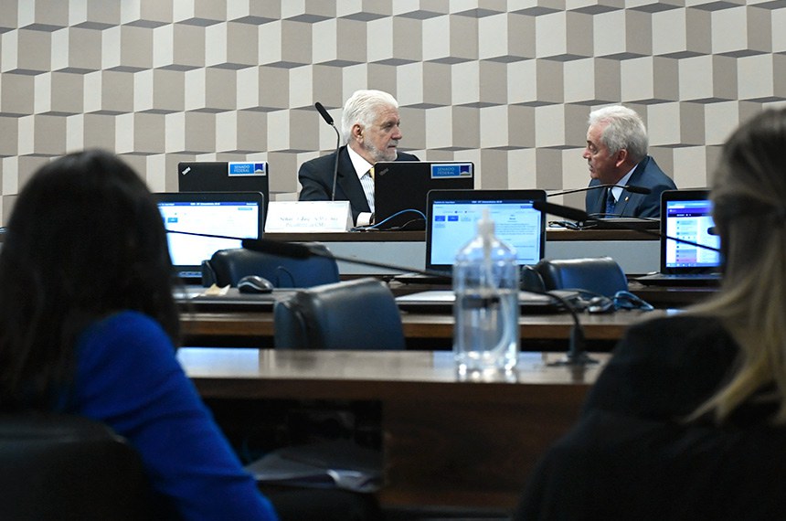 Mesa: 
presidente da CMA, senador Jaques Wagner (PT-BA); 
senador Otto Alencar (PSD-BA).