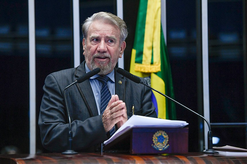 Em discurso, à tribuna, senador Guaracy Silveira (PP-TO).