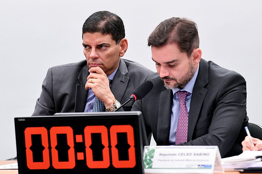 Mesa:
deputado Claudio Cajado (PP-BA);
presidente da CMO, deputado Celso Sabino (União-PA).