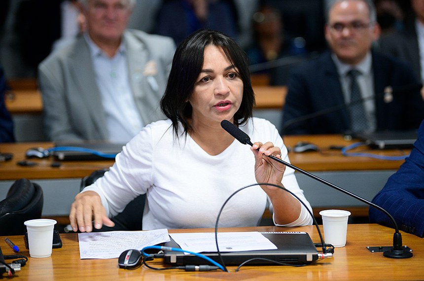 Em pronunciamento, à bancada, senadora Eliziane Gama (Cidadania-MA).