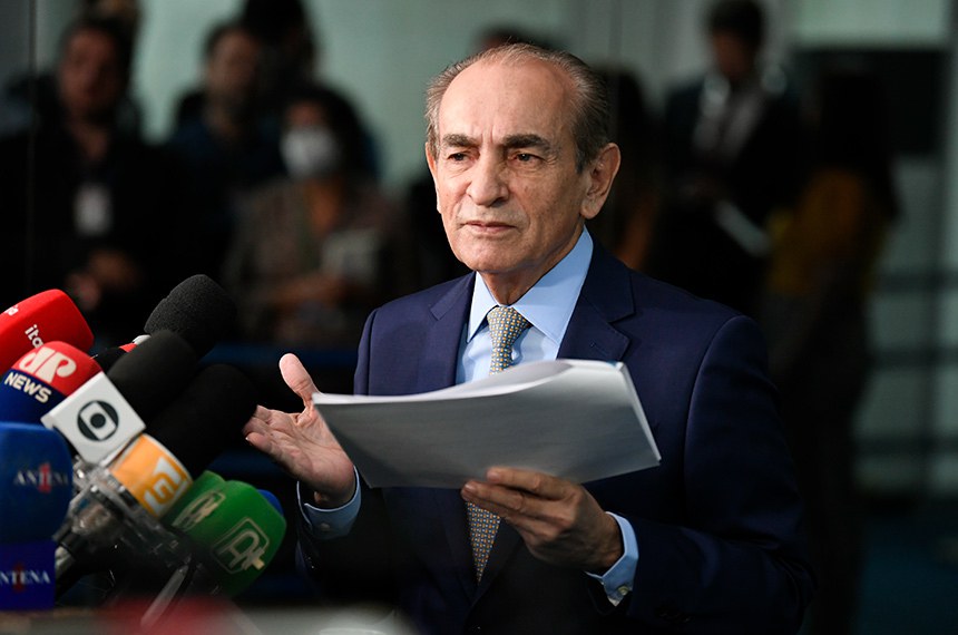 O Projeto de Lei Orçamentária Anual (Ploa) faz uma estimativa das receitas e fixa as despesas públicas para o exercício do ano seguinte. O prazo para a apresentação do Ploa é fixado na Constituição Federal. O projeto traz as previsões do Poder Executivo para variáveis macroeconômicas, como produto interno bruto (PIB), inflação, câmbio, taxa de juros e salário mínimo.