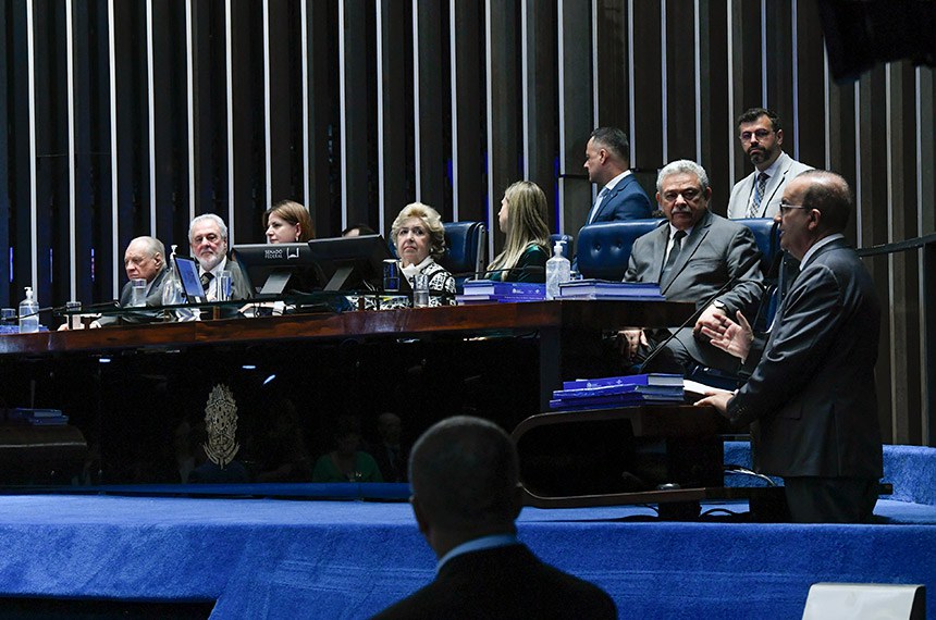 Mesa: 
presidente da Confederação Nacional das Micro e Pequenas Empresas e dos Empreendedores Individuais (Conampe), Ercílio Santinoni; 
presidente do Sebrae Nacional, Carlos Melles; 
deputada Carmen Zanotto (Cidadania-SC); 
requerente e presidente desta sessão solene, senadora Ivete da Silveira (MDB-SC); 
diretora da Secretaria Legislativa do Congresso Nacional, Roberta Lys de Moura Rochael; 
presidente da Confederação Nacional das Microempresas e Empresas de Pequeno Porte (Comicro), José Tarcísio da Silva.