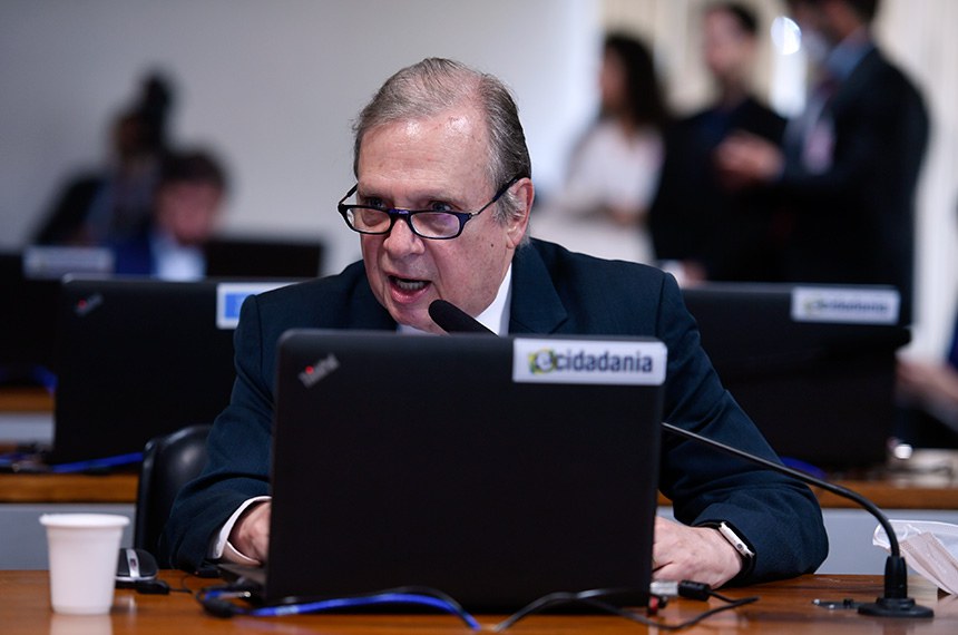 Em pronunciamento, à bancada, relator do PL 412/2022, senador Tasso Jereissati (PSDB-CE).