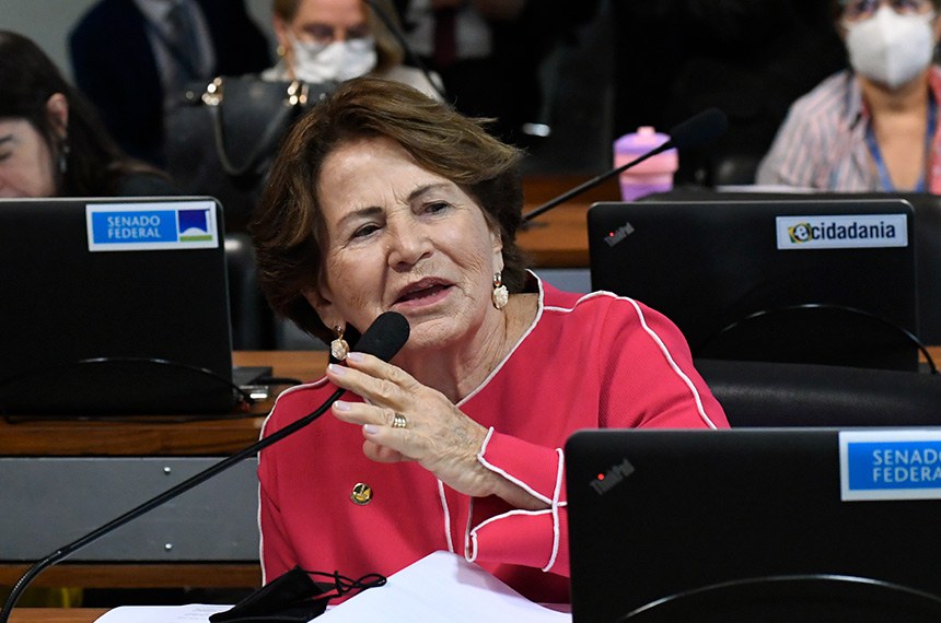 À bancada, em pronunciamento, senadora Nilda Gondim (MDB-PB).