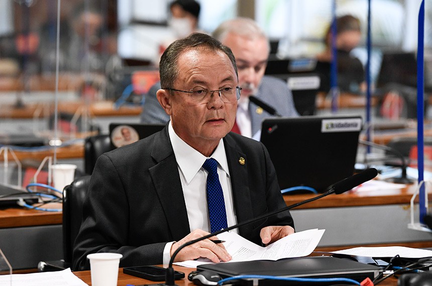 Em pronunciamento, à bancada, senador Zequinha Marinho (PL-PA).