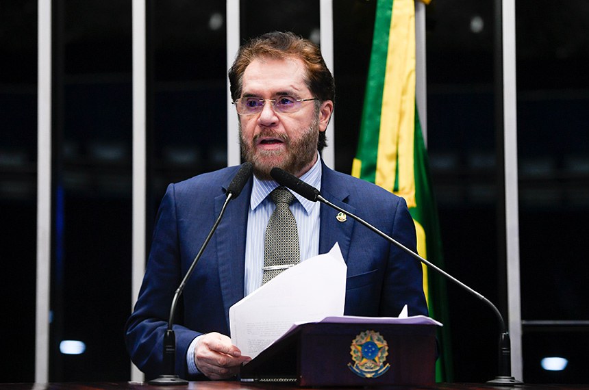 Em discurso, à tribuna, relator do PLV 28/2022, senador Plínio Valério (PSDB-AM).