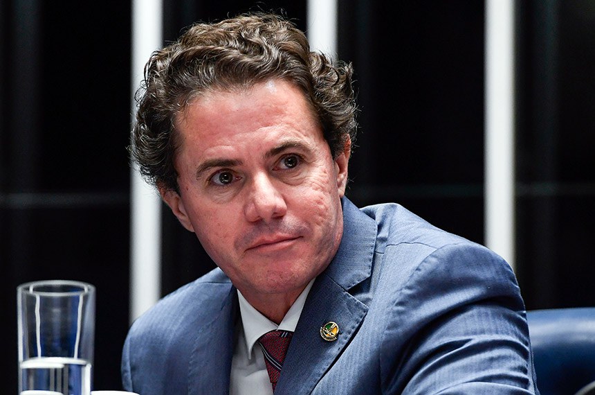 À mesa, senador Veneziano Vital do Rêgo (MDB-PB).