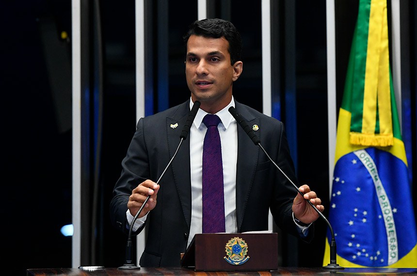 À tribuna, em discurso, primeiro-secretário da Mesa do Senado, senador Irajá (PSD-TO).